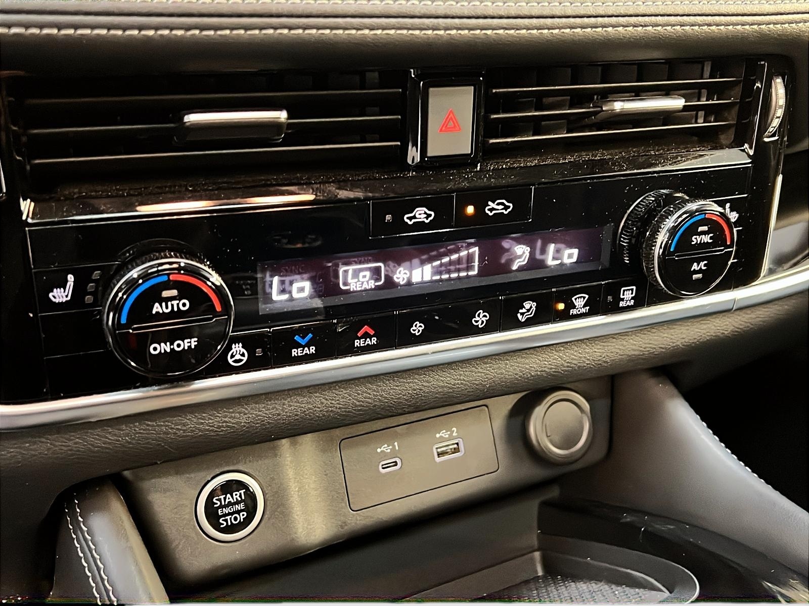 Nissan Rogue SL CUIR TOIT PANO NAV 4RM 2023 - image #16