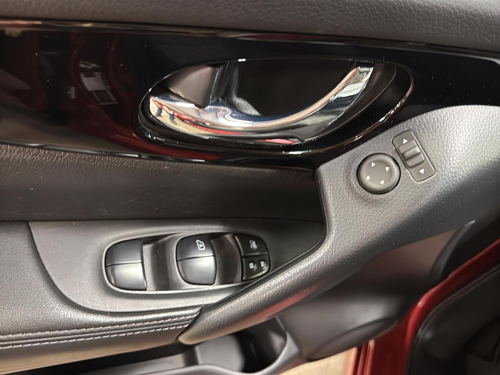 Nissan Qashqai SV TOIT 4RM 2023 - image #23