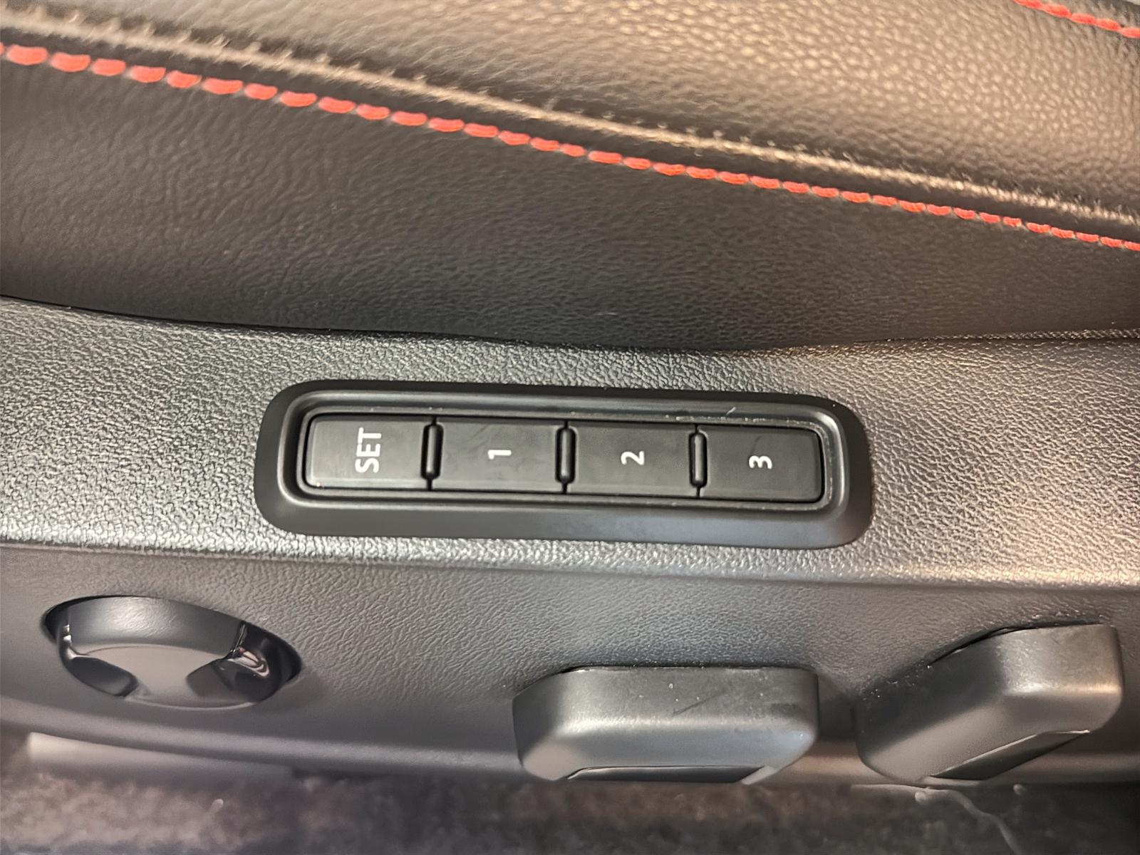 Volkswagen Jetta GLI AUTOBAHN CUIR TOIT NAV 2025 - image #28