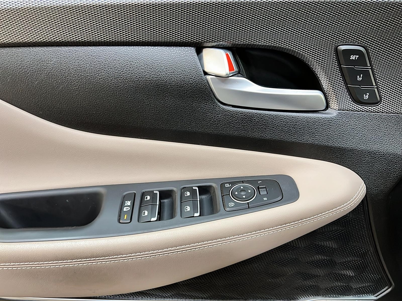 Hyundai Santa Fe ULTIMATE CUIR TOIT PANO NAV 4RM 2019 - image #24