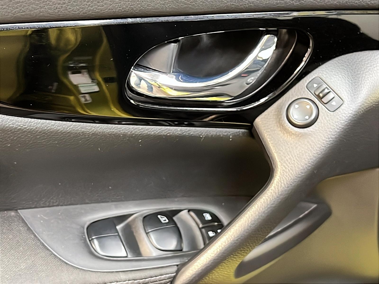 Nissan Qashqai SV TOIT 4RM 2019 - image #23