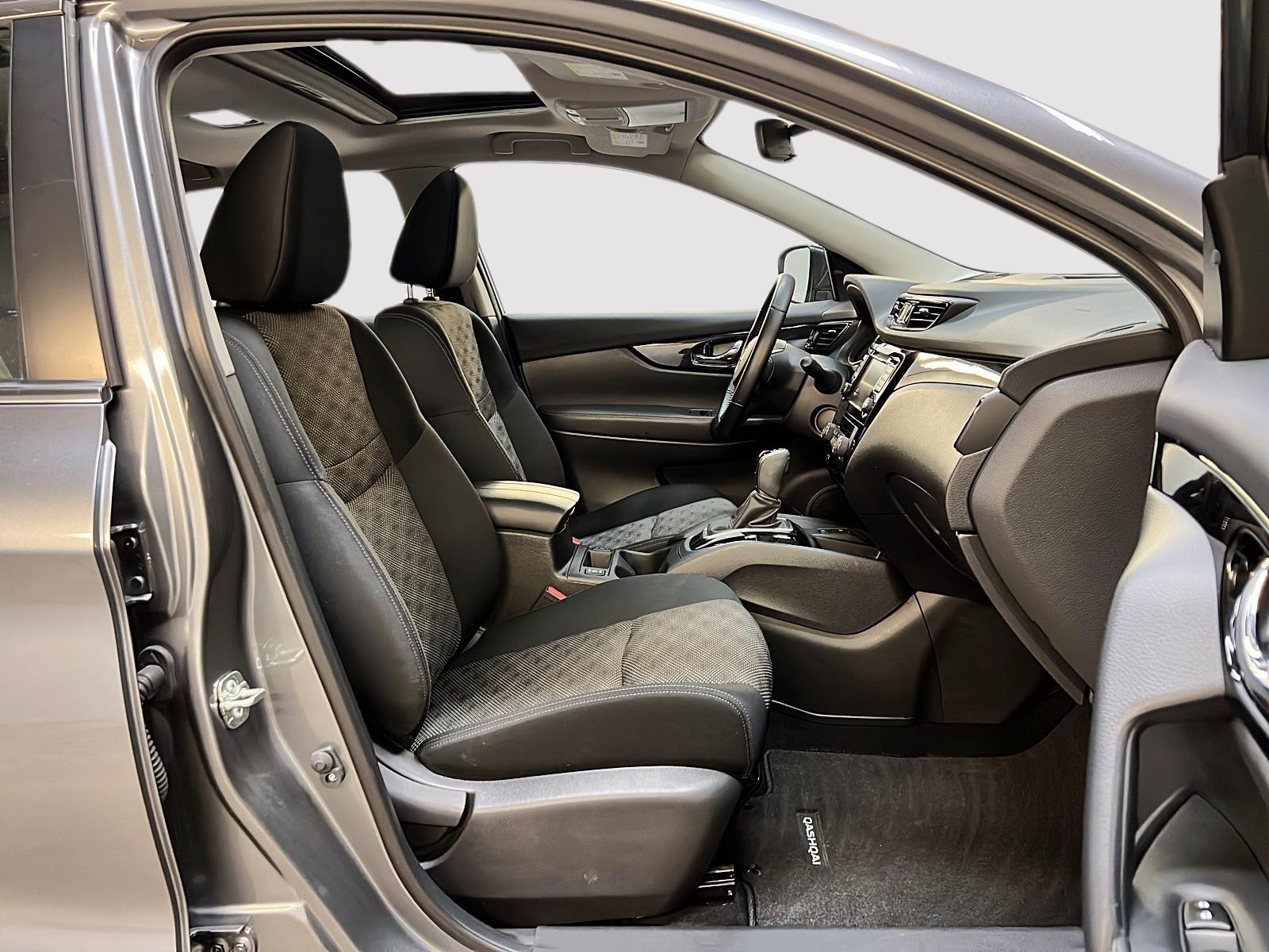 Nissan Qashqai SV TOIT 4RM 2023 - image #8