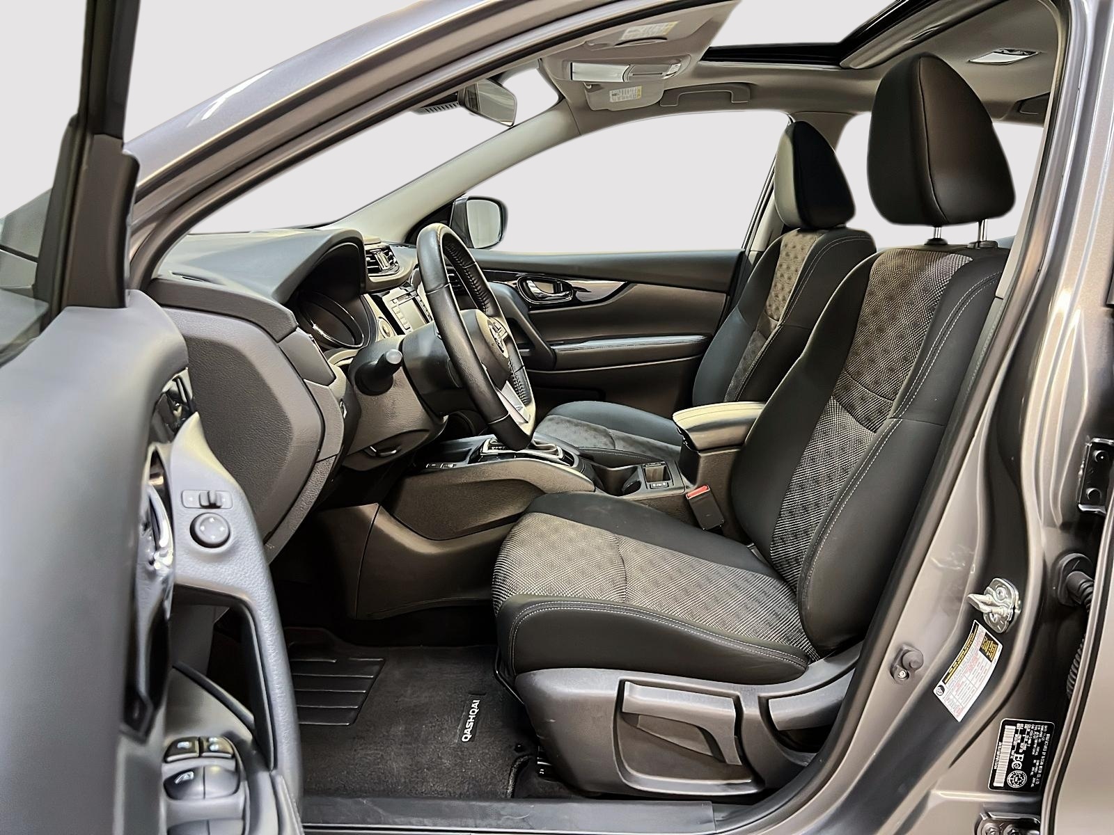 Nissan Qashqai SV TOIT 4RM 2023 - image #7