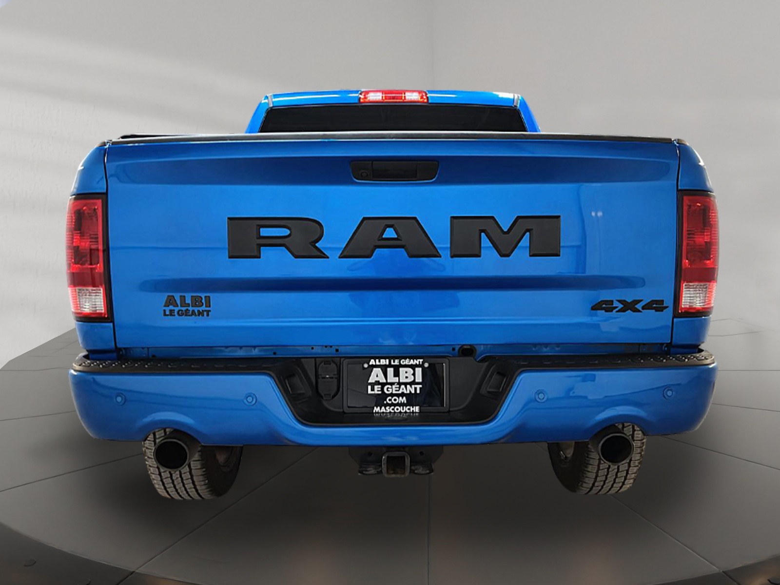 RAM 1500 Classic EXPRESS NIGHT CREW CAB 4X4 2023 - image #5