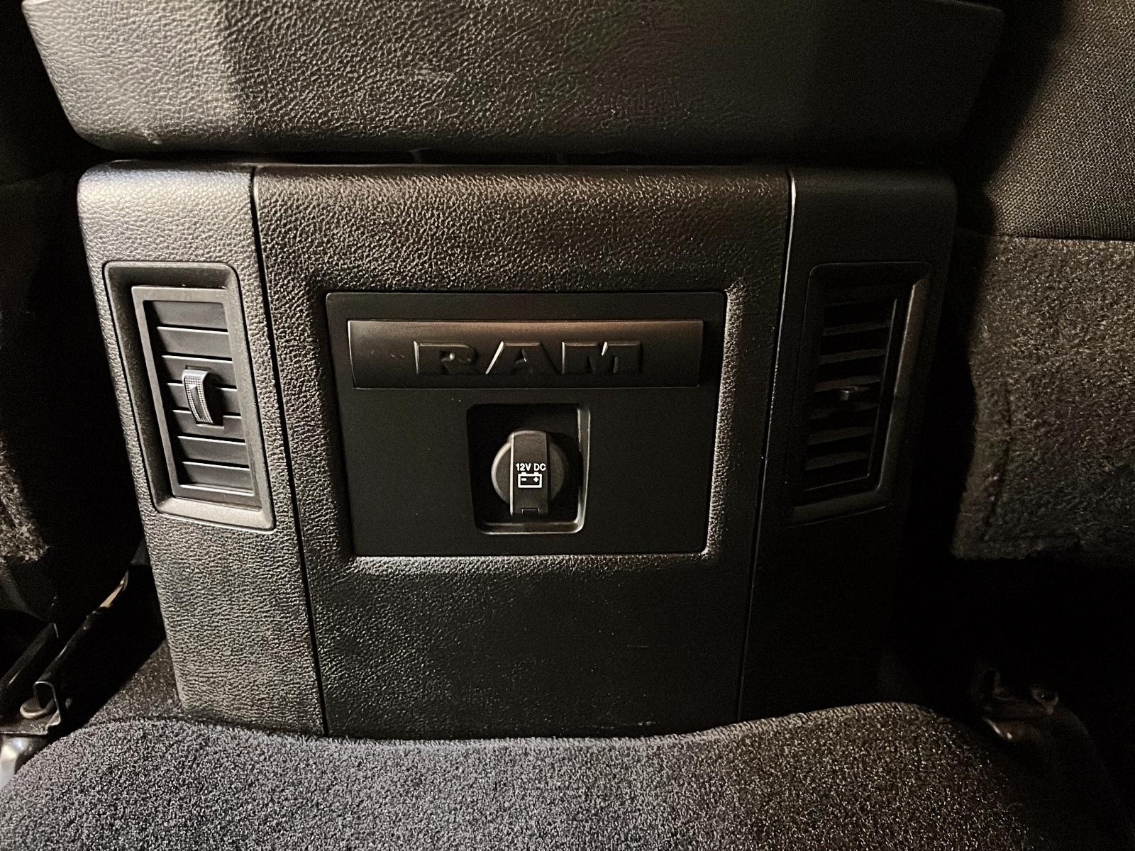 RAM 1500 Classic EXPRESS NIGHT CREW CAB 4X4 2023 - image #10