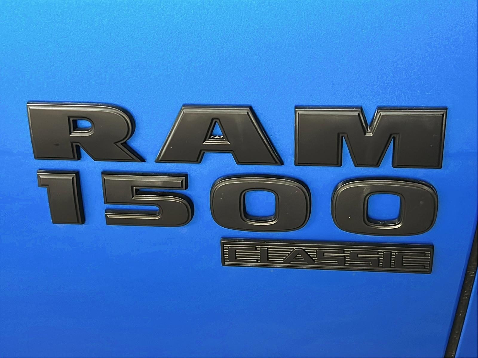 RAM 1500 Classic EXPRESS NIGHT CREW CAB 4X4 2023 - image #27