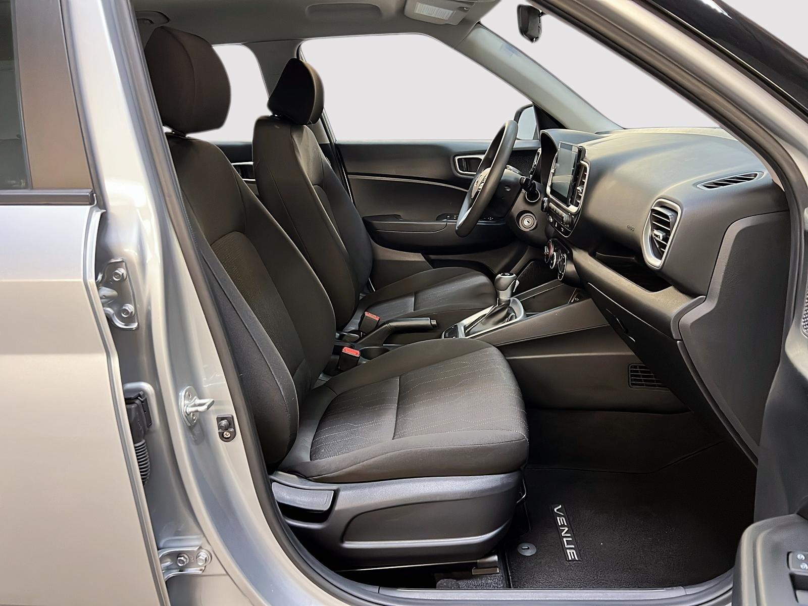 Hyundai Venue ESSENTIEL 2022 - image #8