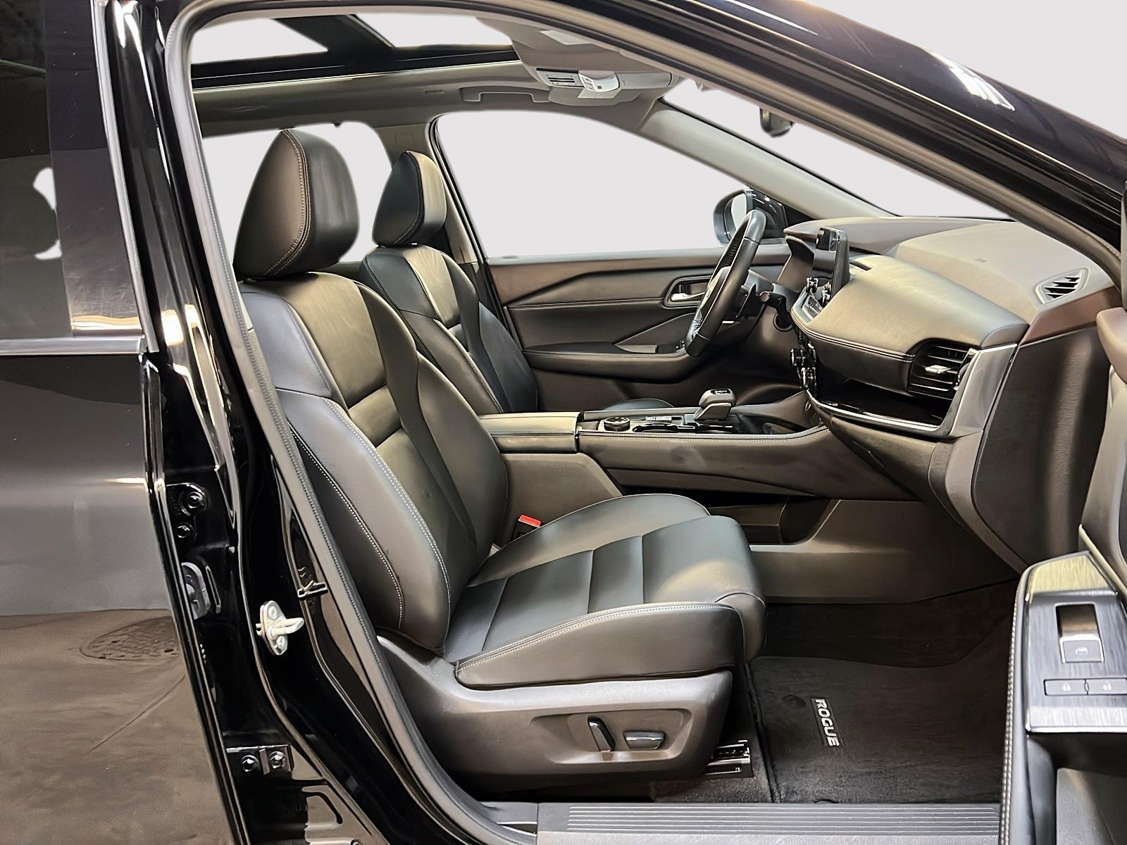 Nissan Rogue SL CUIR TOIT PANO NAV 4RM 2023 - image #8