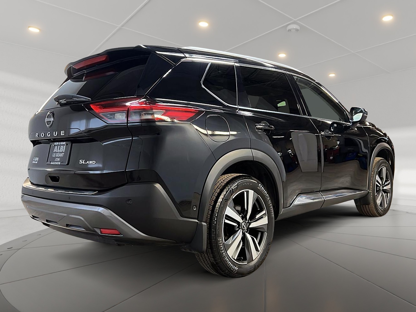 Nissan Rogue SL CUIR TOIT PANO NAV 4RM 2023 - image #4