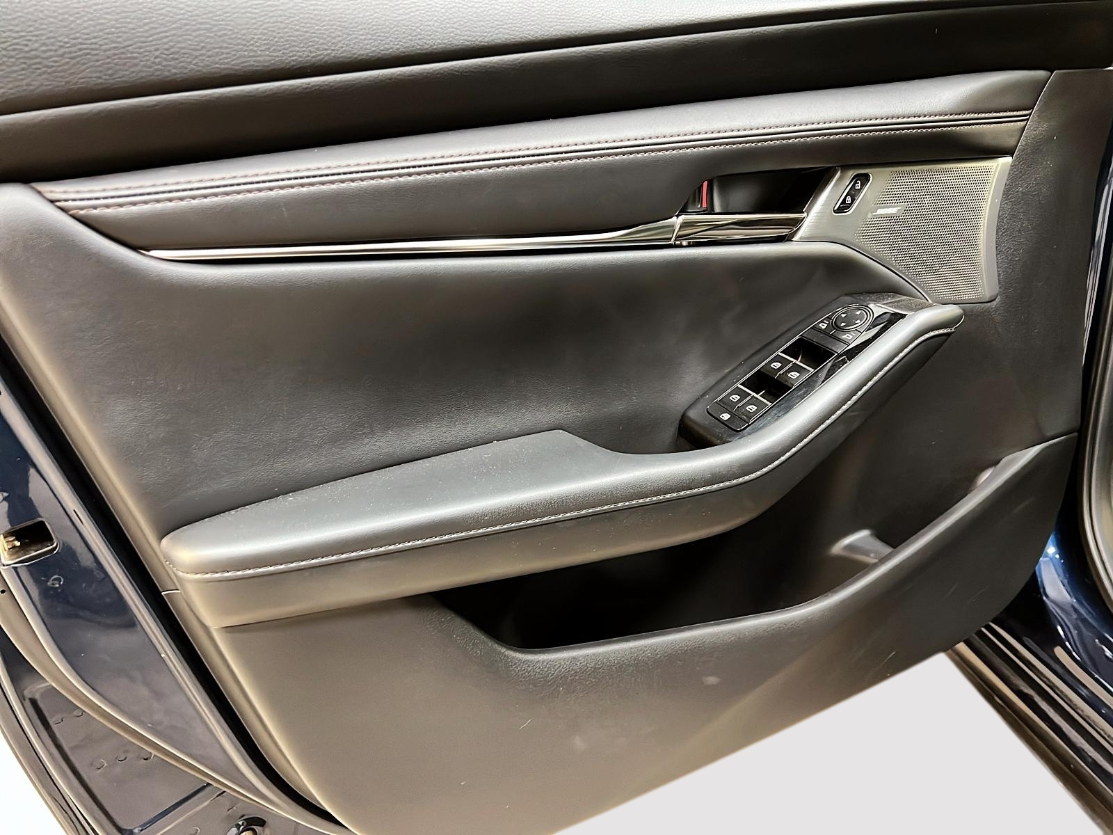 Mazda Mazda3 GT CUIR TOIT NAV 4RM 2022 - image #24