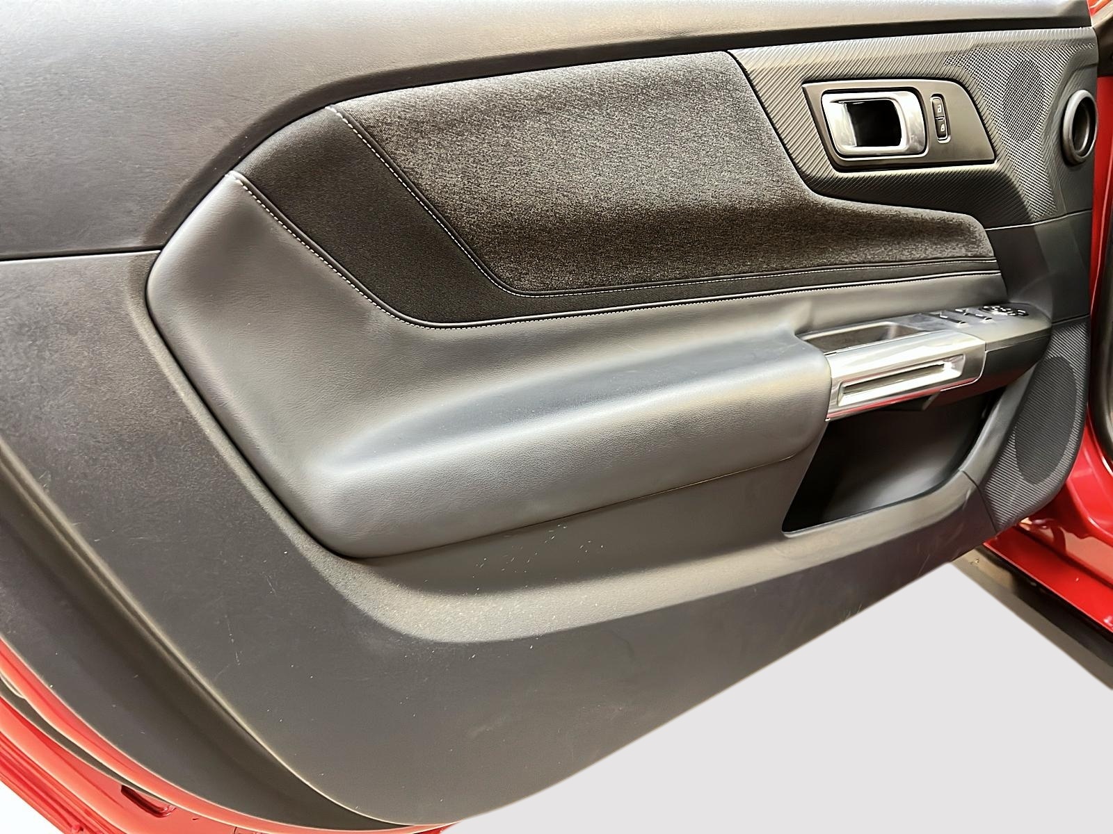 Ford Mustang ECOBOOST CONVERTIBLE 2024 - image #25