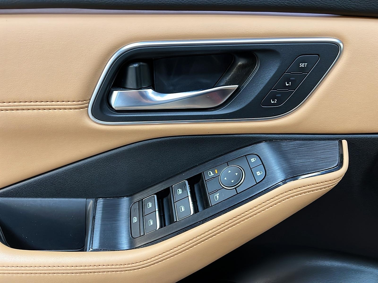 Nissan Rogue PLATINUM CUIR TOIT PANO NAV 4RM 2023 - image #25