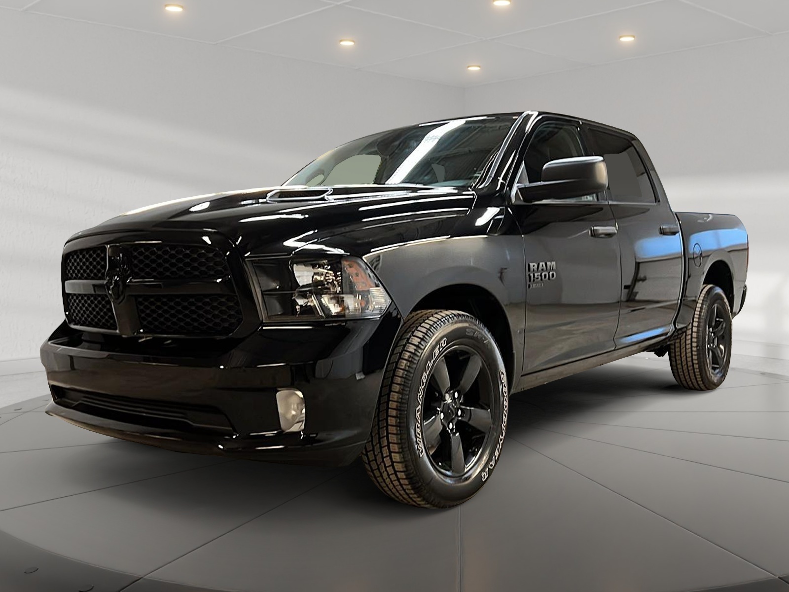 RAM 1500 Classic 2023 - Image #1