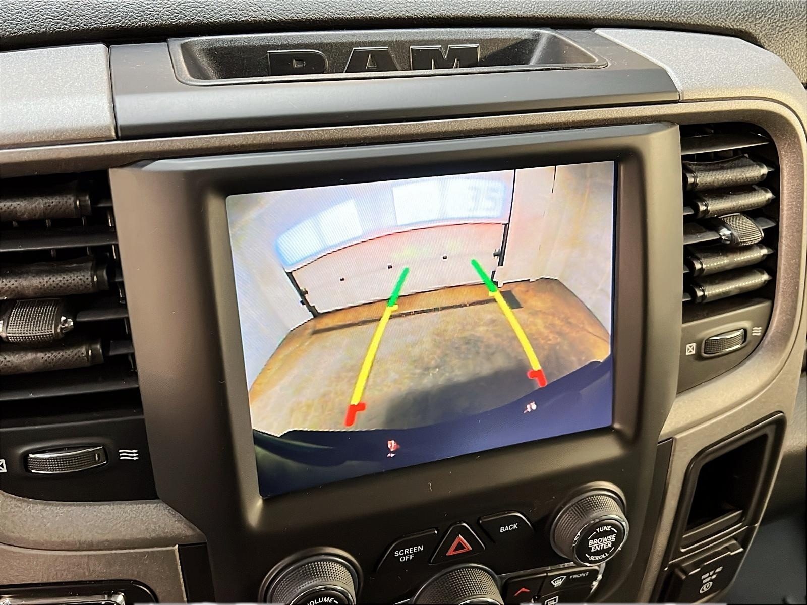 RAM 1500 Classic EXPRESS NIGHT CREW CAB 4X4 2023 - image #16