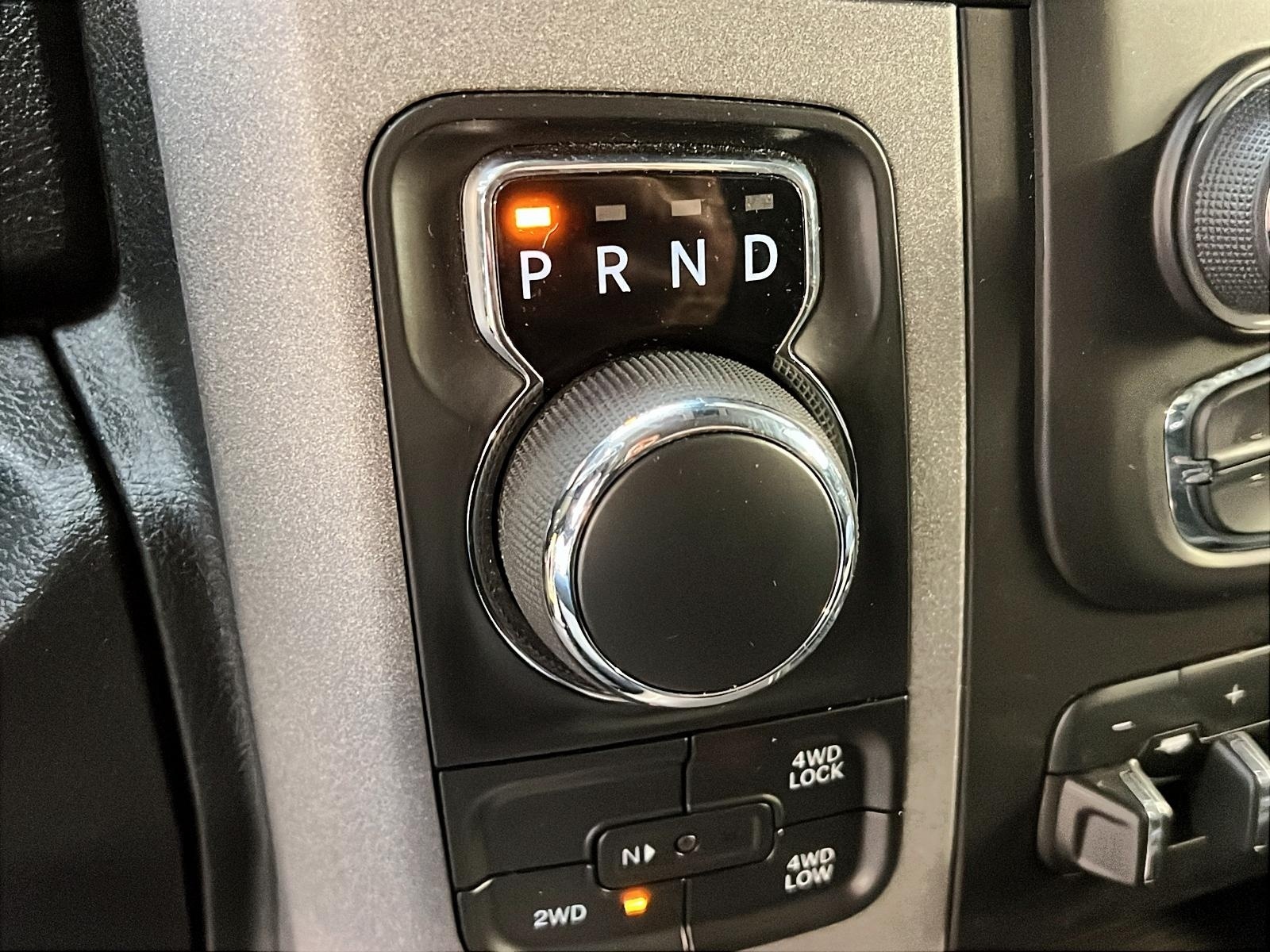 RAM 1500 Classic EXPRESS NIGHT CREW CAB 4X4 2023 - image #13