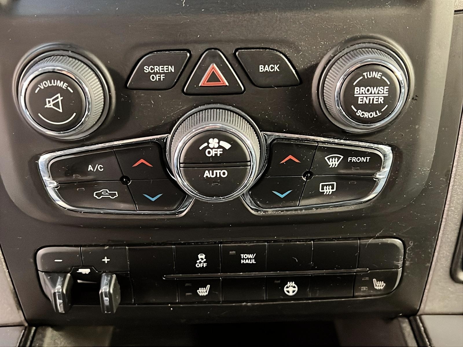 RAM 1500 Classic EXPRESS NIGHT CREW CAB 4X4 2023 - image #14