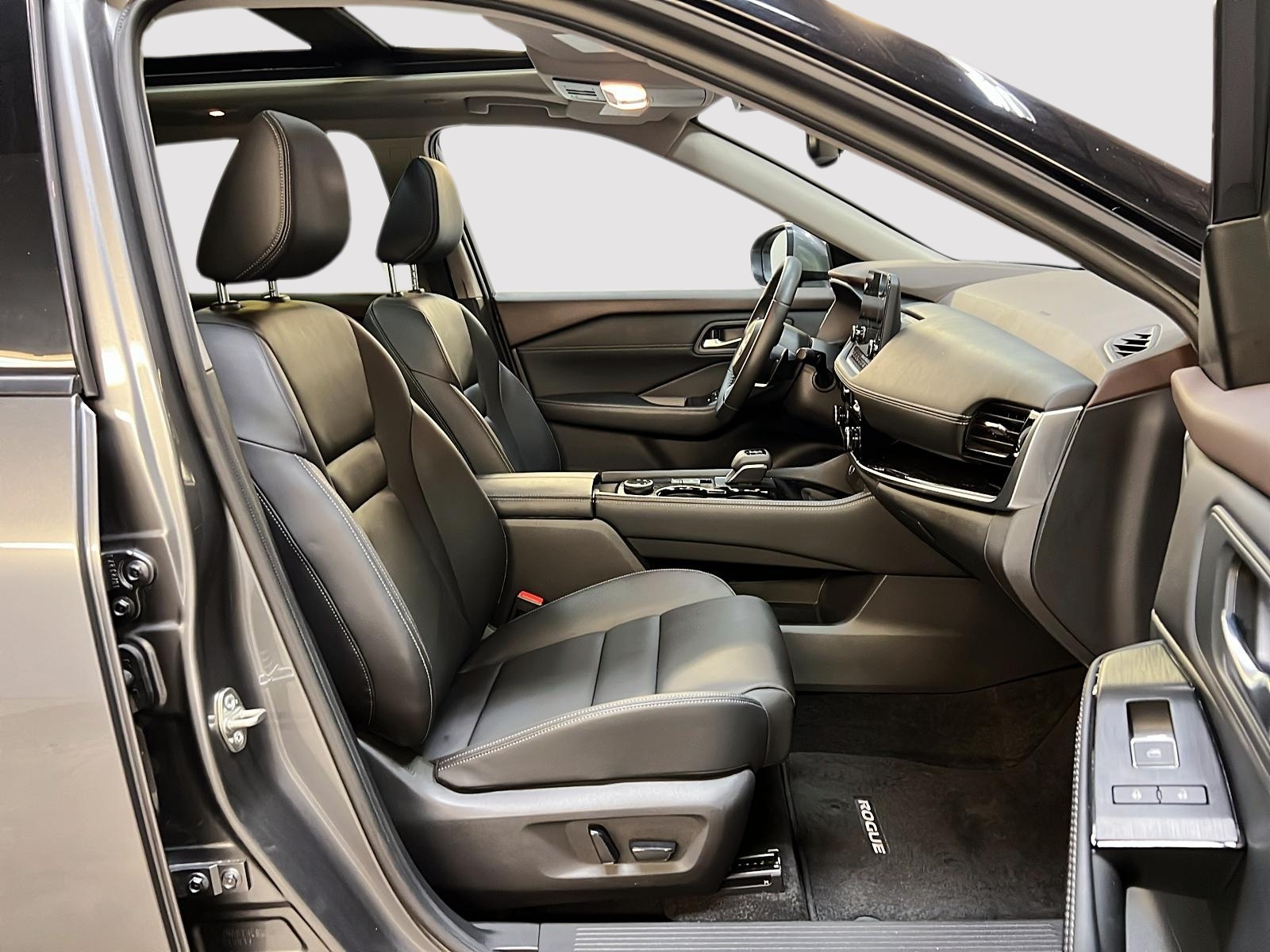 Nissan Rogue SL CUIR TOIT PANO NAV 4RM 2023 - image #8