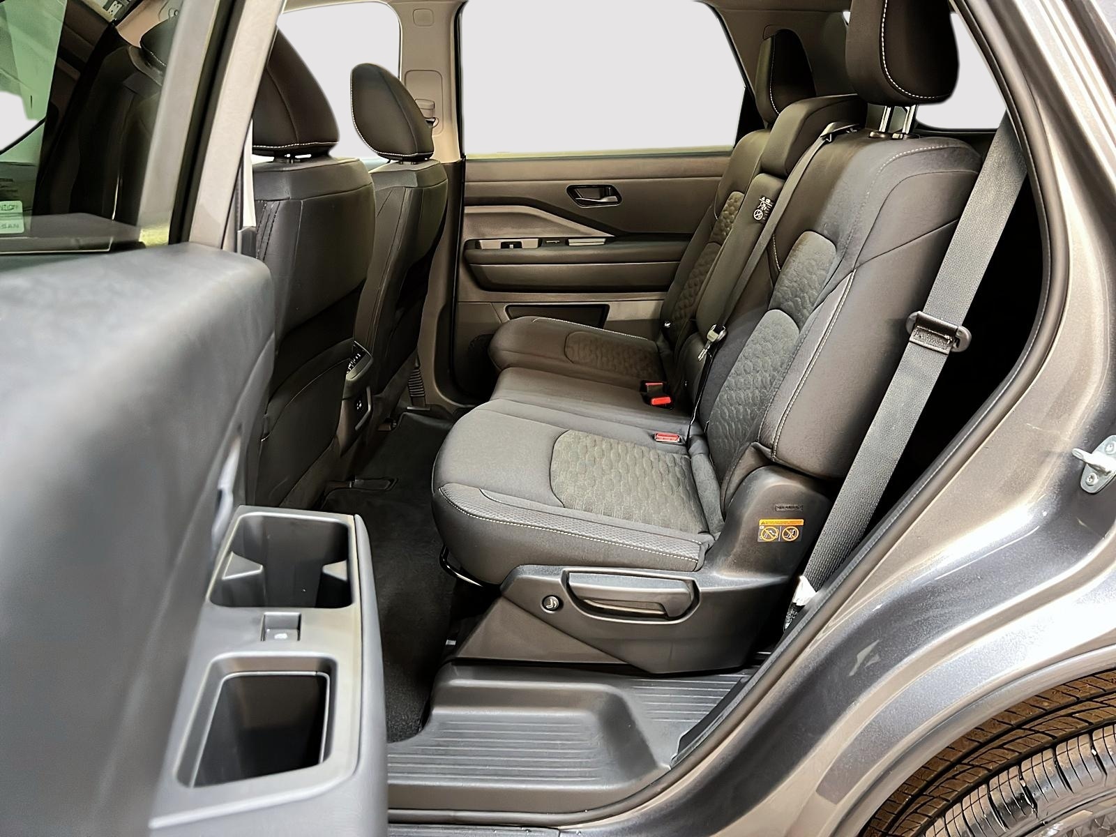 Nissan Pathfinder SV TOIT PANO 4RM 2024 - image #9