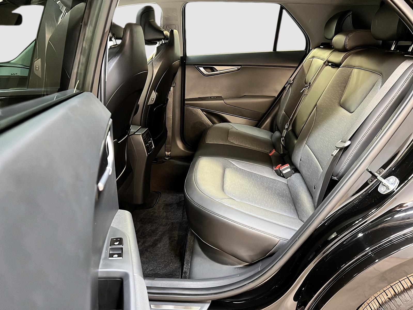 Kia Niro EV WAVE CUIR TOIT NAV 2025 - image #9