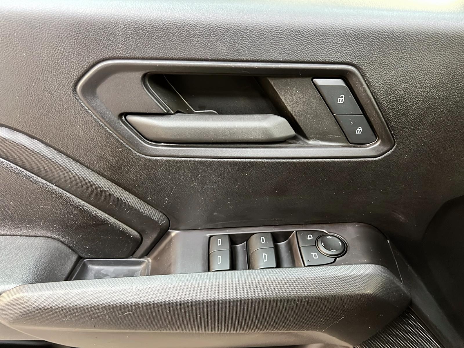 Chevrolet Colorado WT PREFERRED CREW CAB 4X4 2023 - image #22