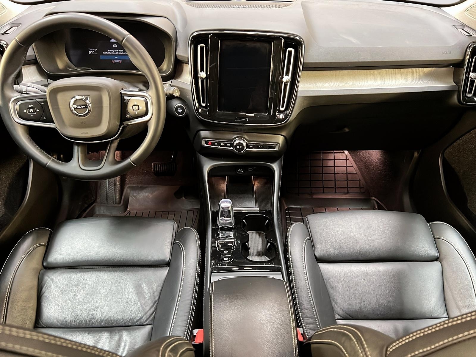 Volvo XC40 B5 ULTIMATE CUIR TOIT PANO NAV 4RM 2024 - image #11