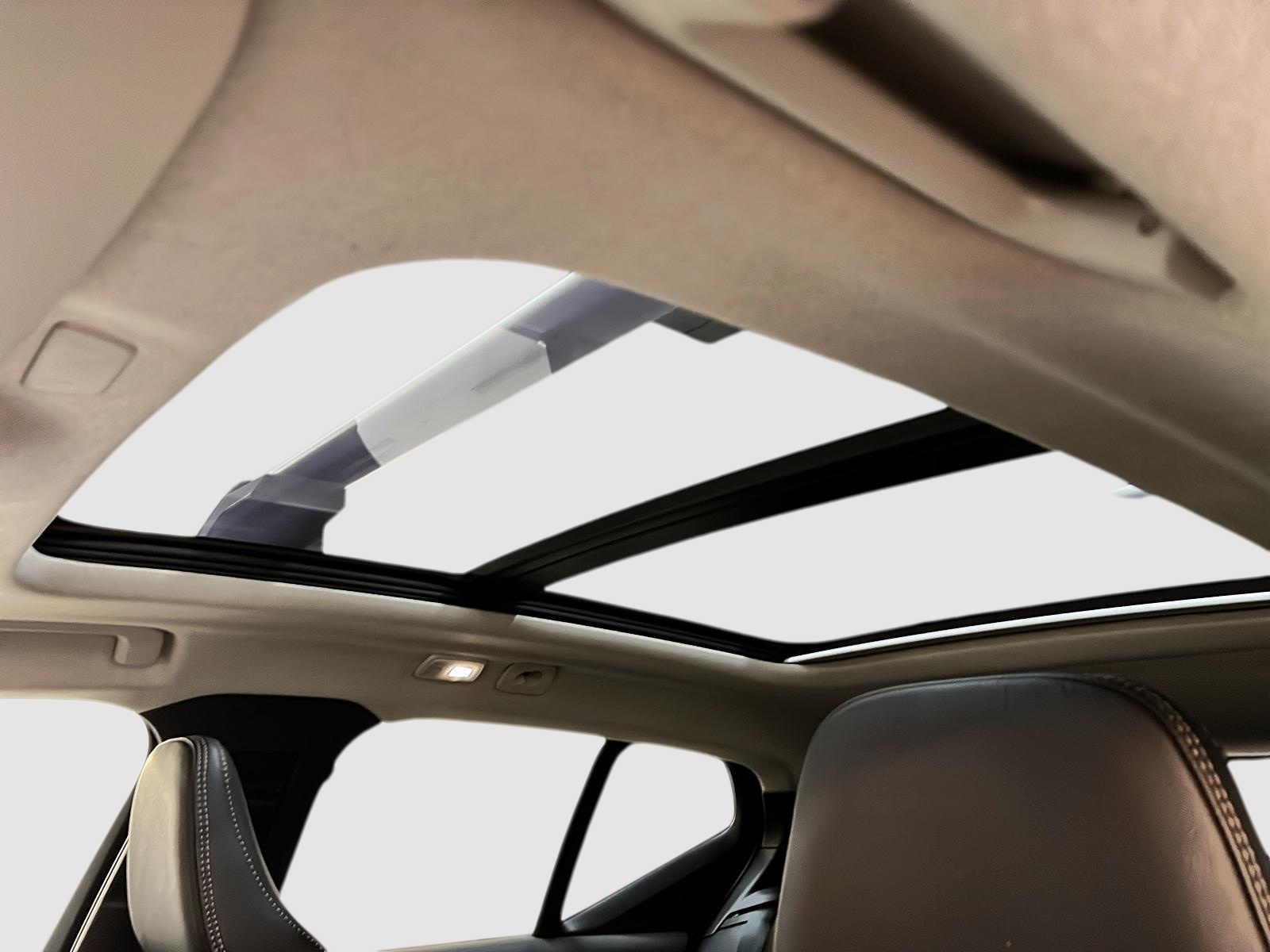 Volvo XC40 B5 ULTIMATE CUIR TOIT PANO NAV 4RM 2024 - image #10