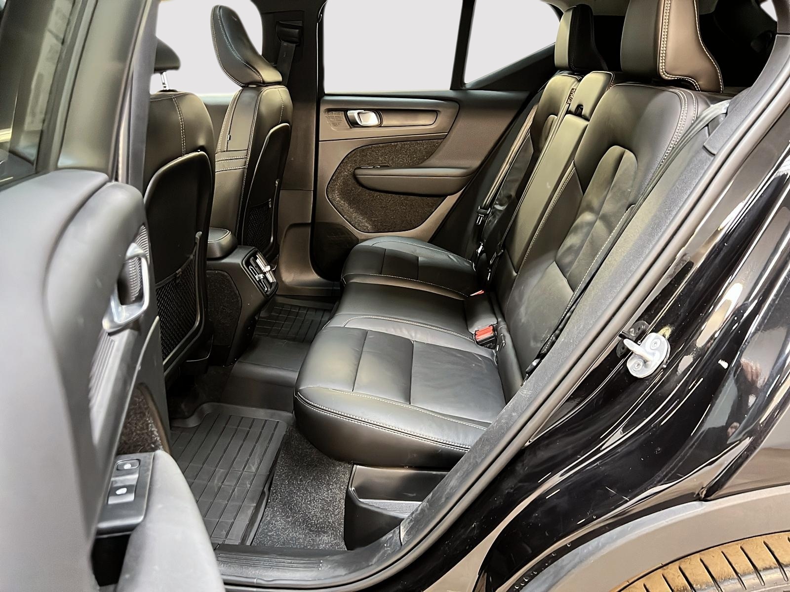 Volvo XC40 B5 ULTIMATE CUIR TOIT PANO NAV 4RM 2024 - image #9