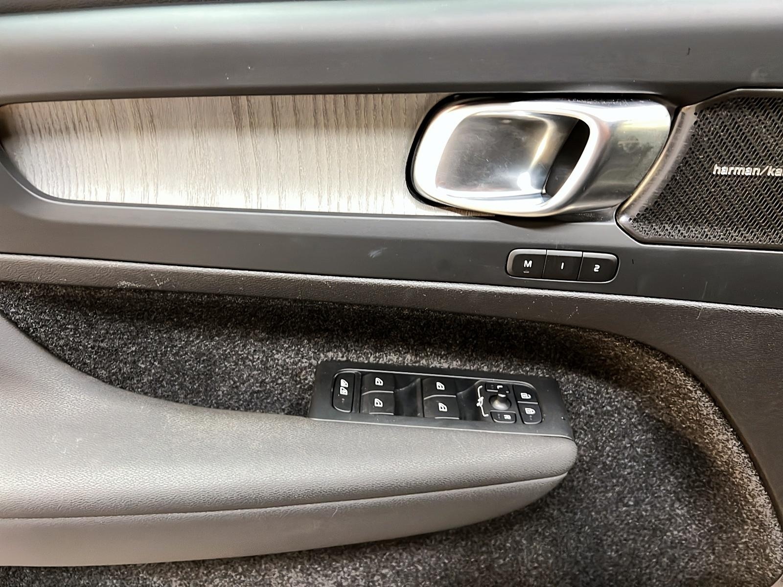 Volvo XC40 B5 ULTIMATE CUIR TOIT PANO NAV 4RM 2024 - image #22