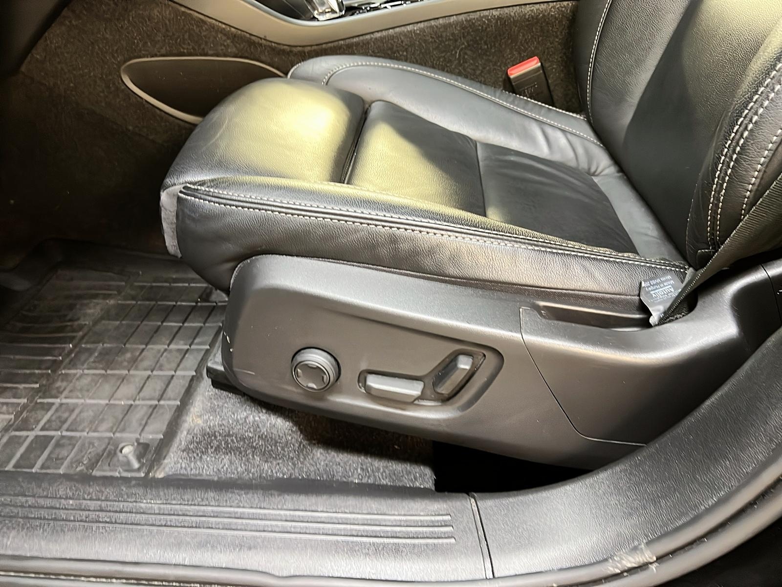 Volvo XC40 B5 ULTIMATE CUIR TOIT PANO NAV 4RM 2024 - image #24