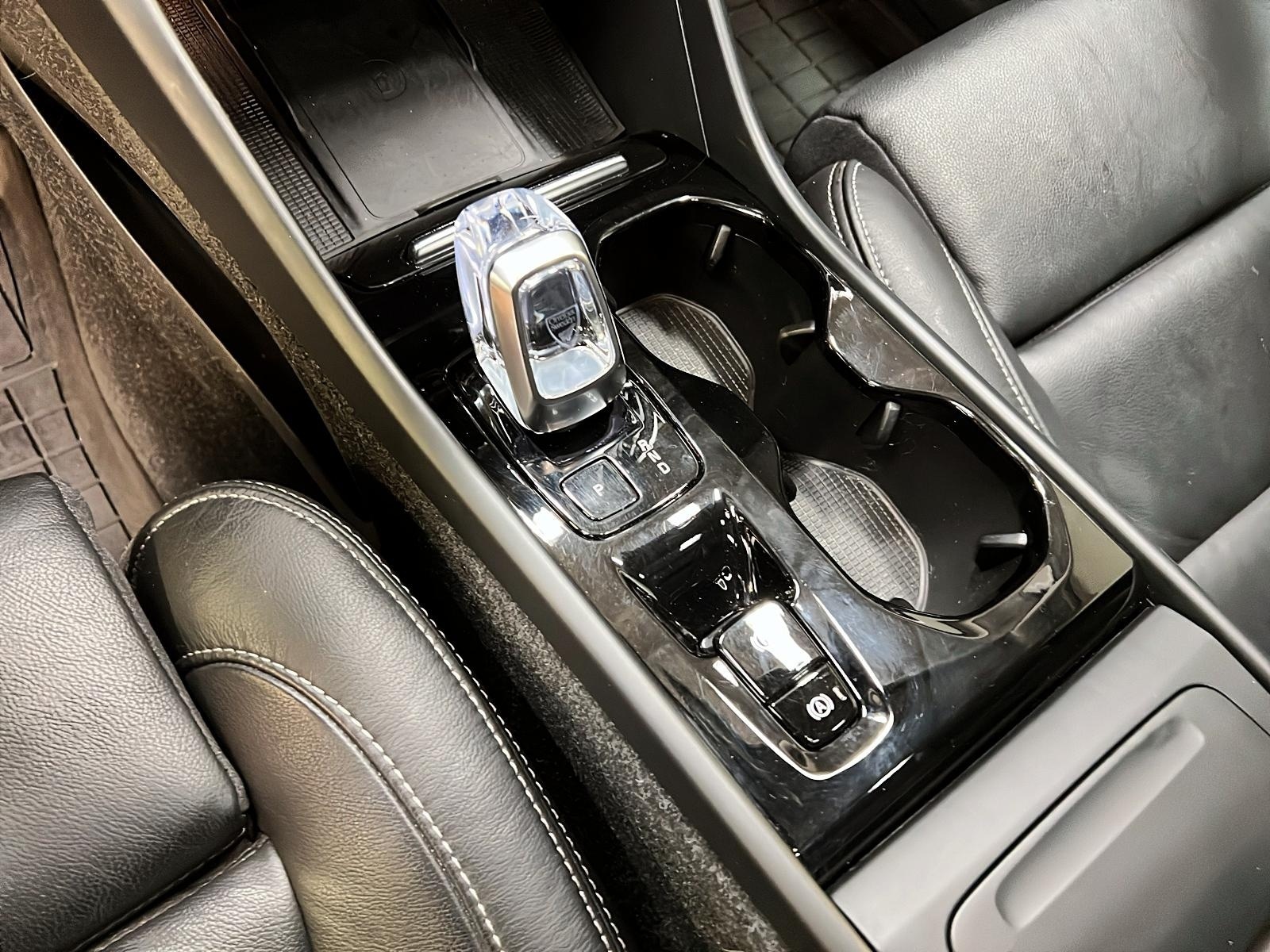 Volvo XC40 B5 ULTIMATE CUIR TOIT PANO NAV 4RM 2024 - image #14