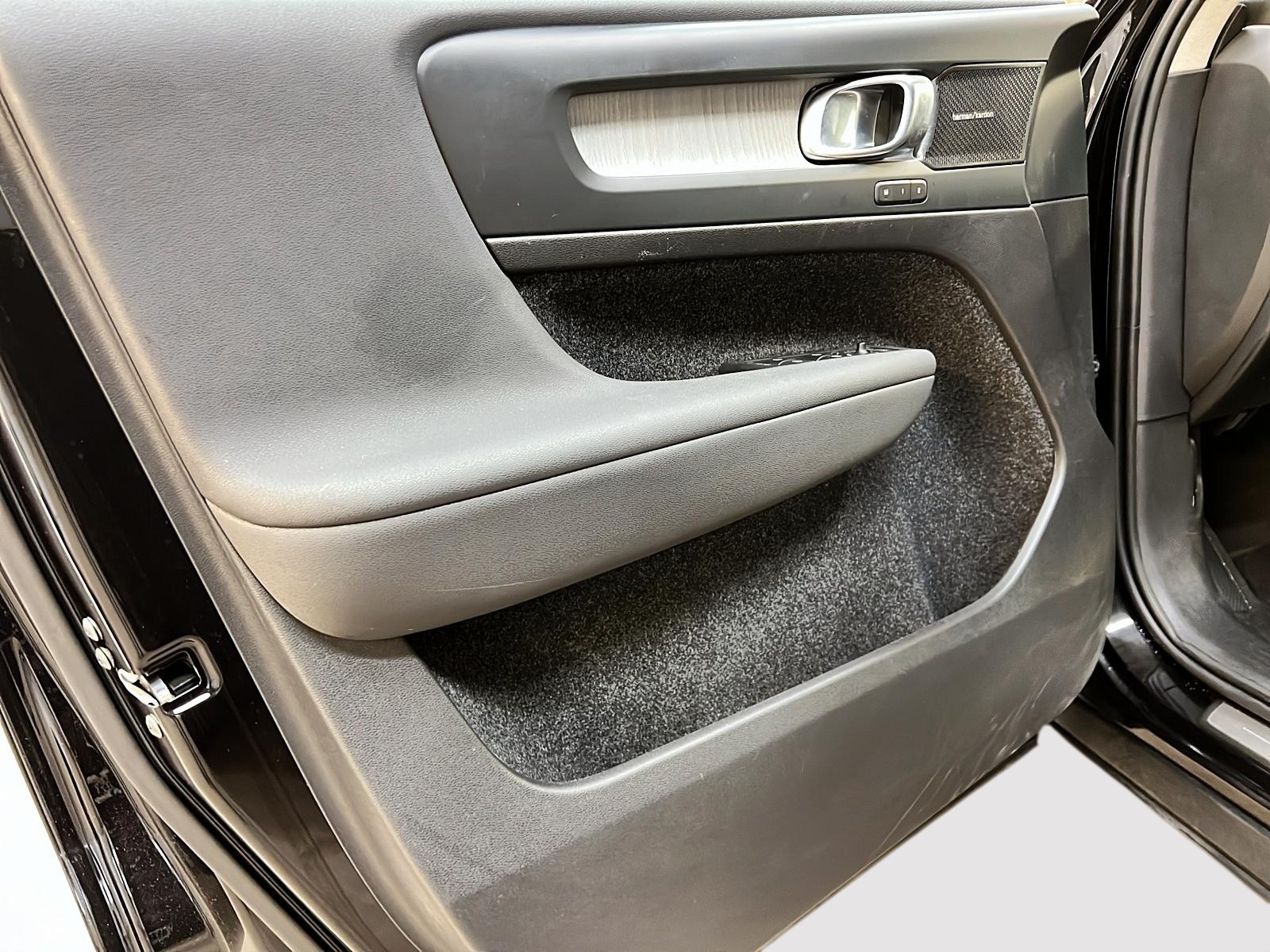 Volvo XC40 B5 ULTIMATE CUIR TOIT PANO NAV 4RM 2024 - image #23