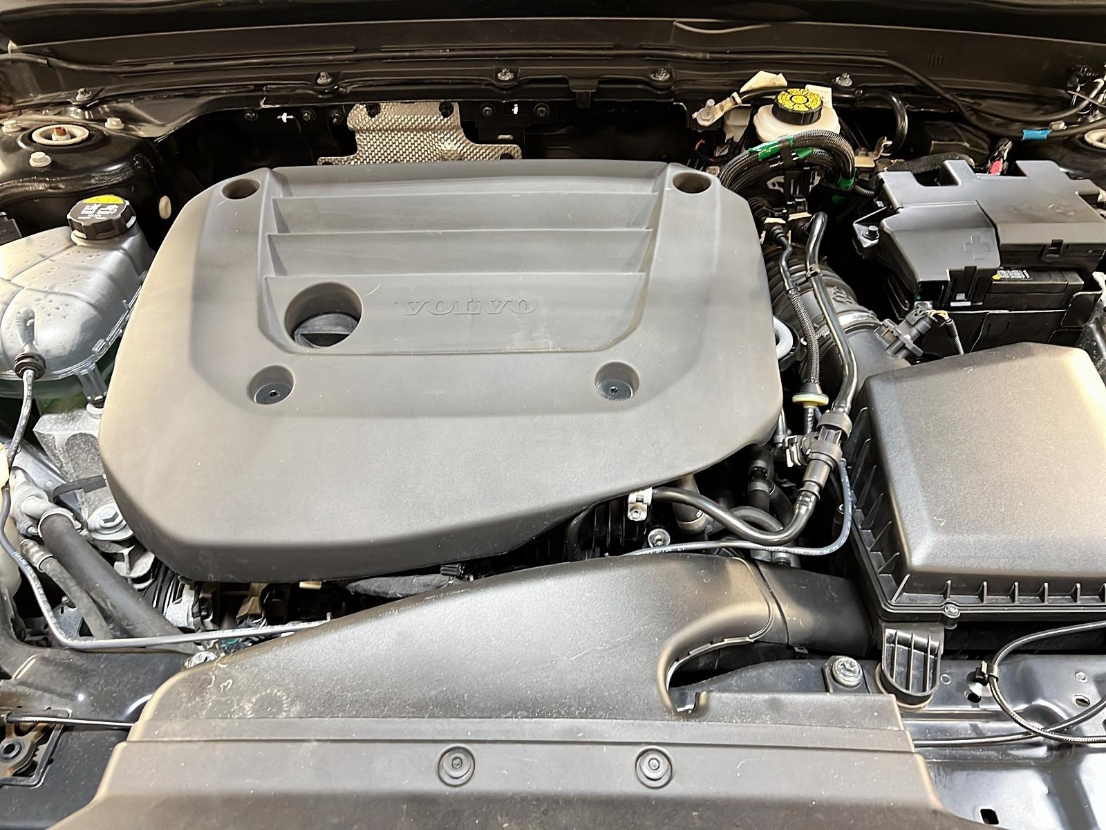 Volvo XC40 B5 ULTIMATE CUIR TOIT PANO NAV 4RM 2024 - image #12