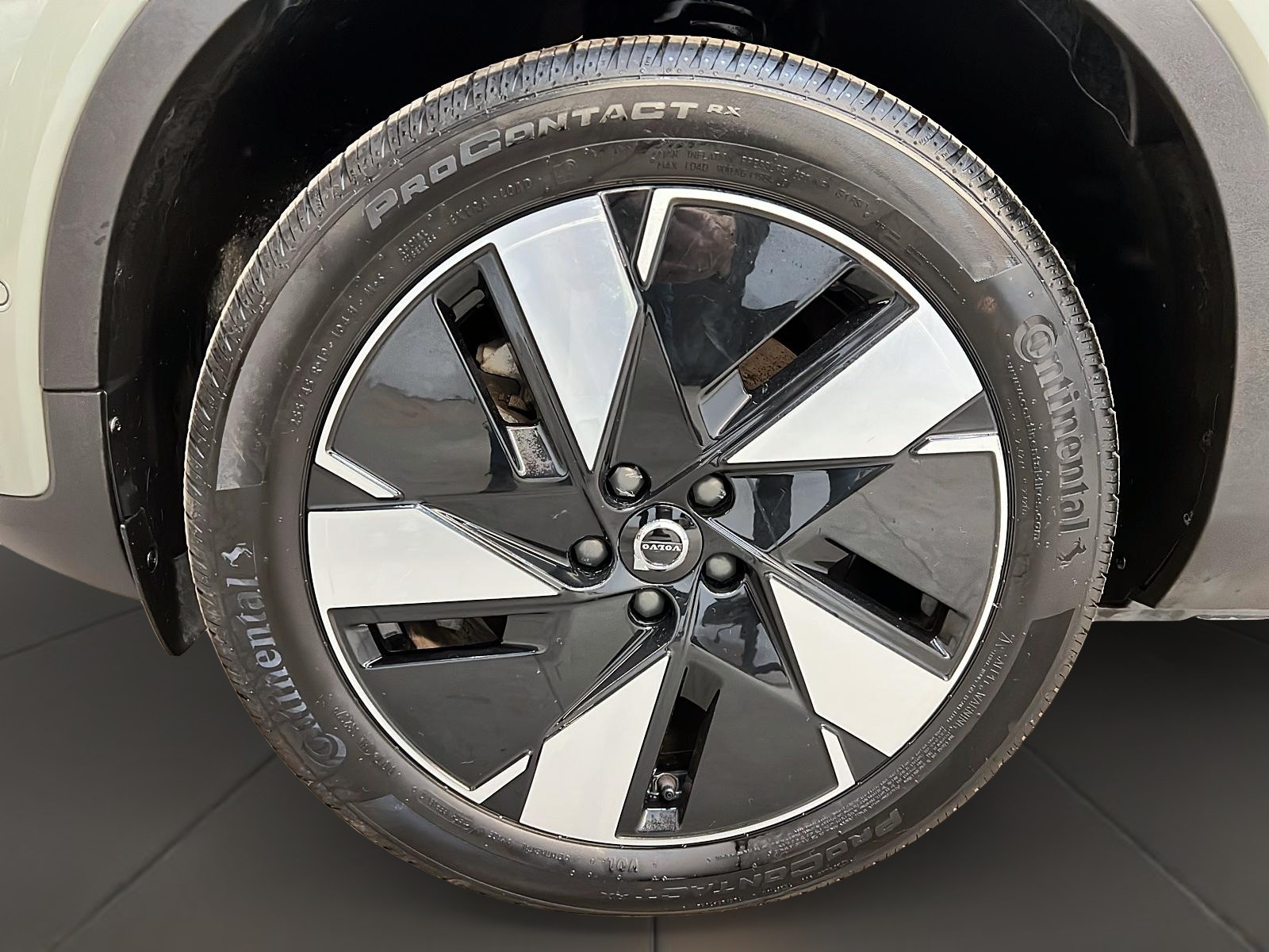 Volvo XC40 2024 - Image #30