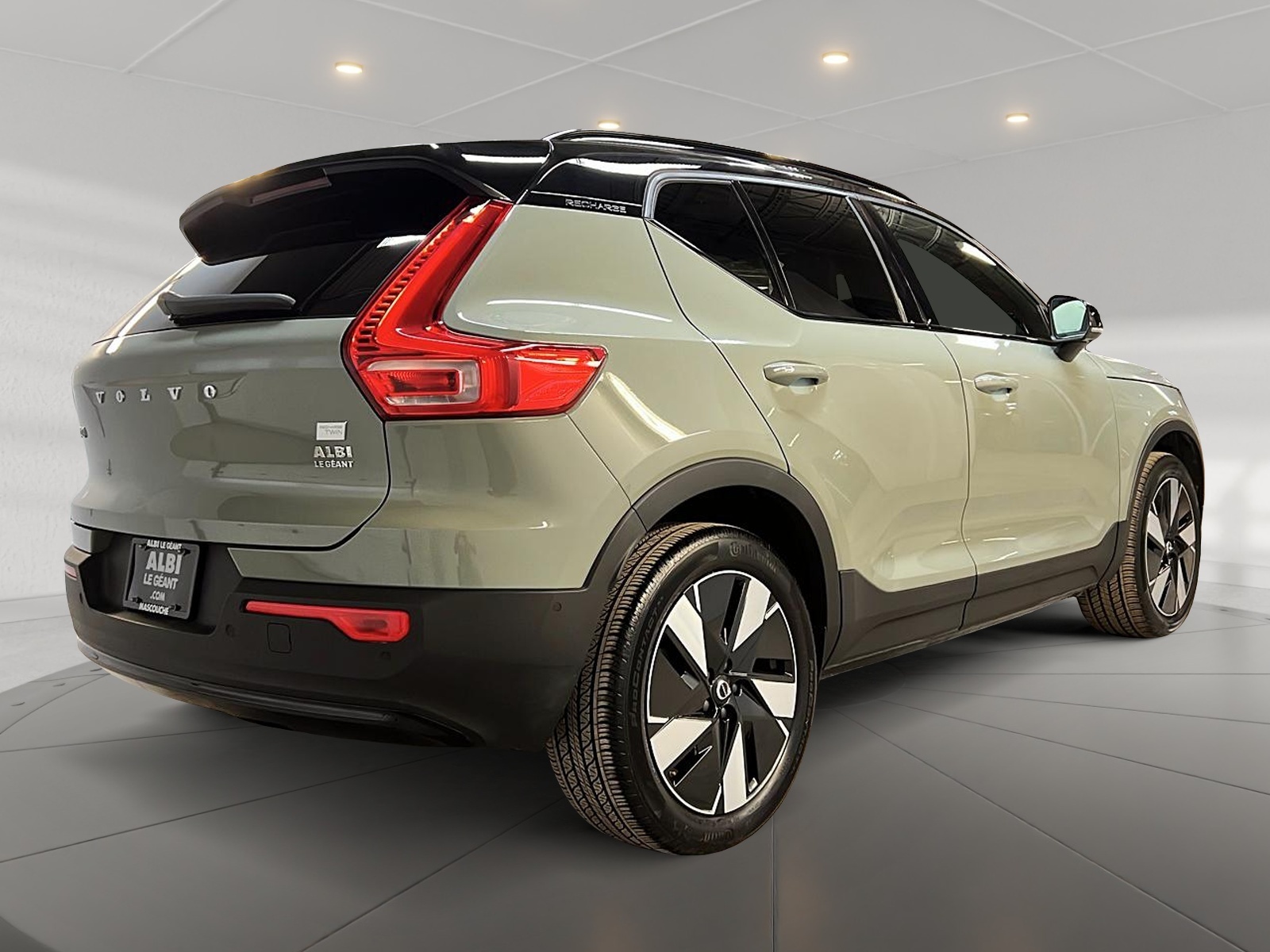 Volvo XC40 2024 - Image #4