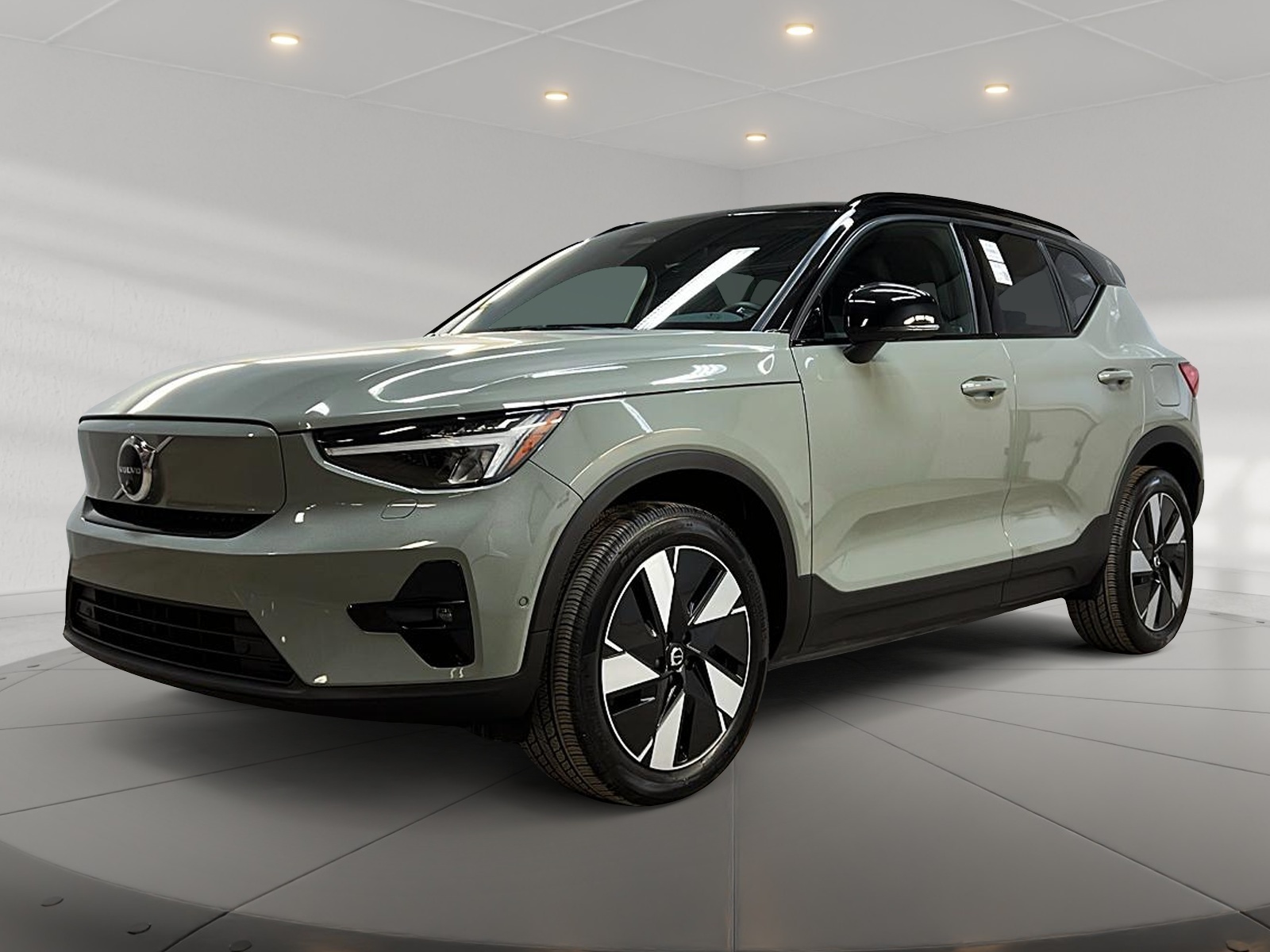 Volvo XC40 2024 - Image #1