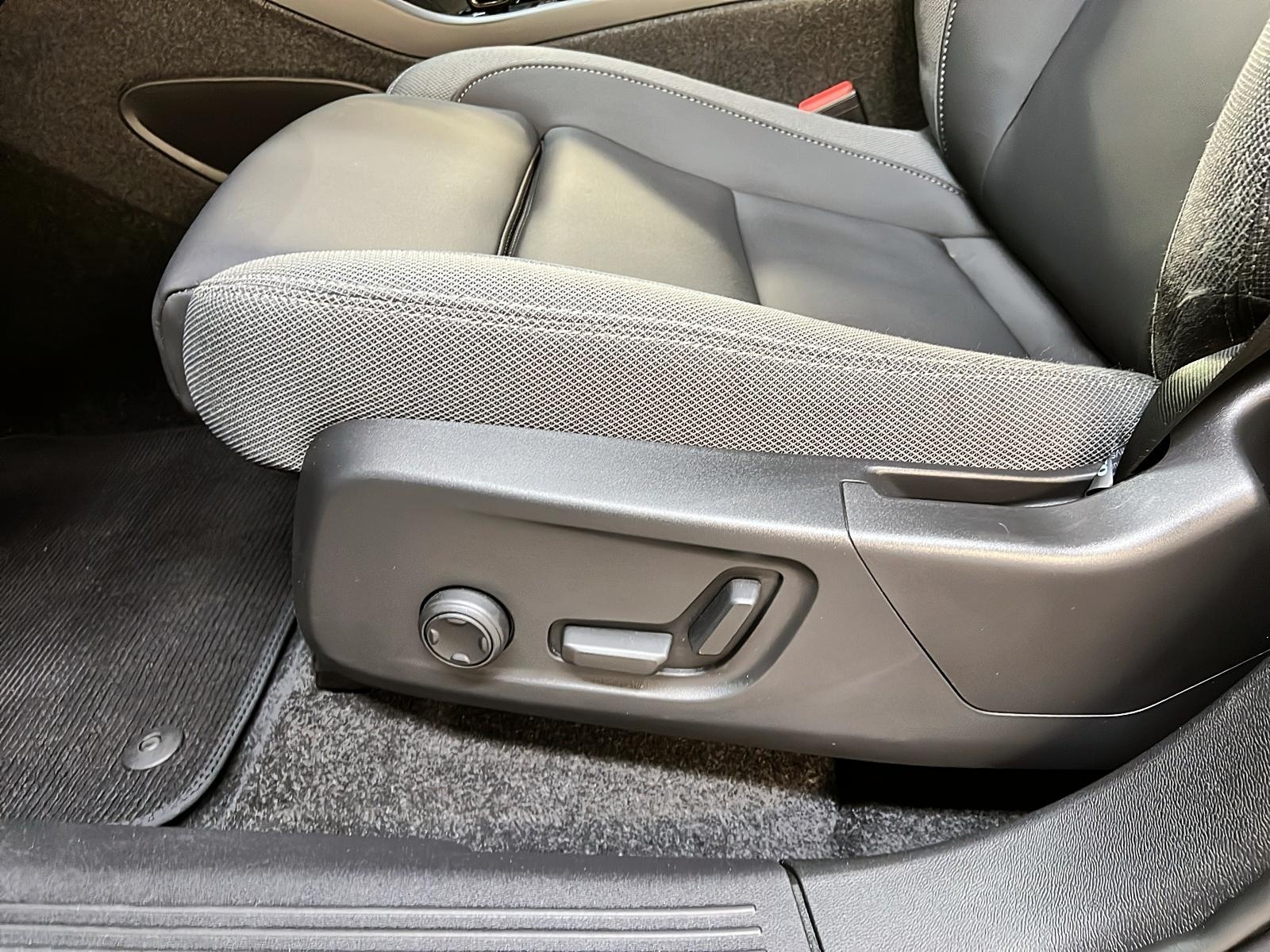 Volvo XC40 2024 - Image #25