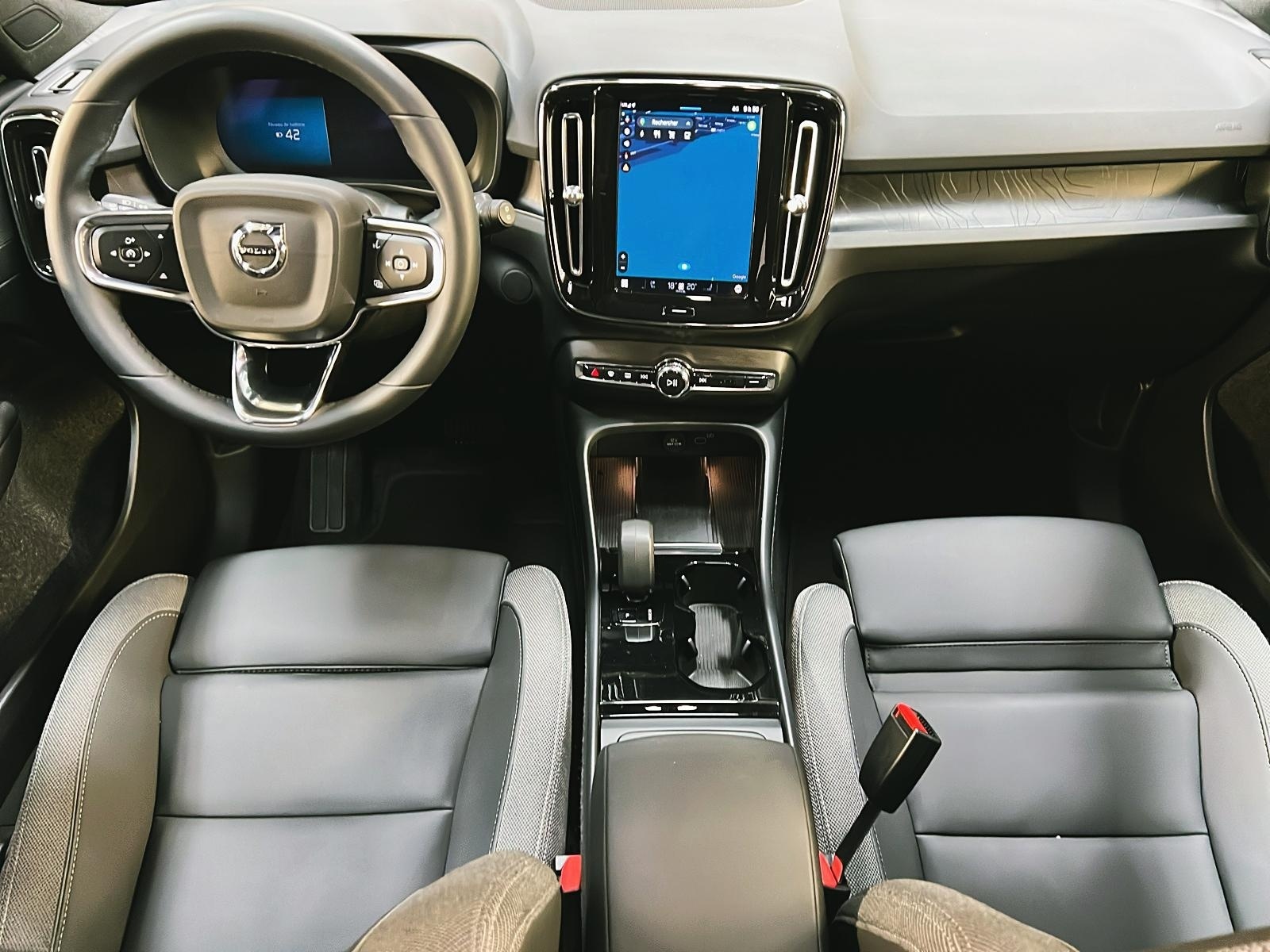 Volvo XC40 2024 - Image #11