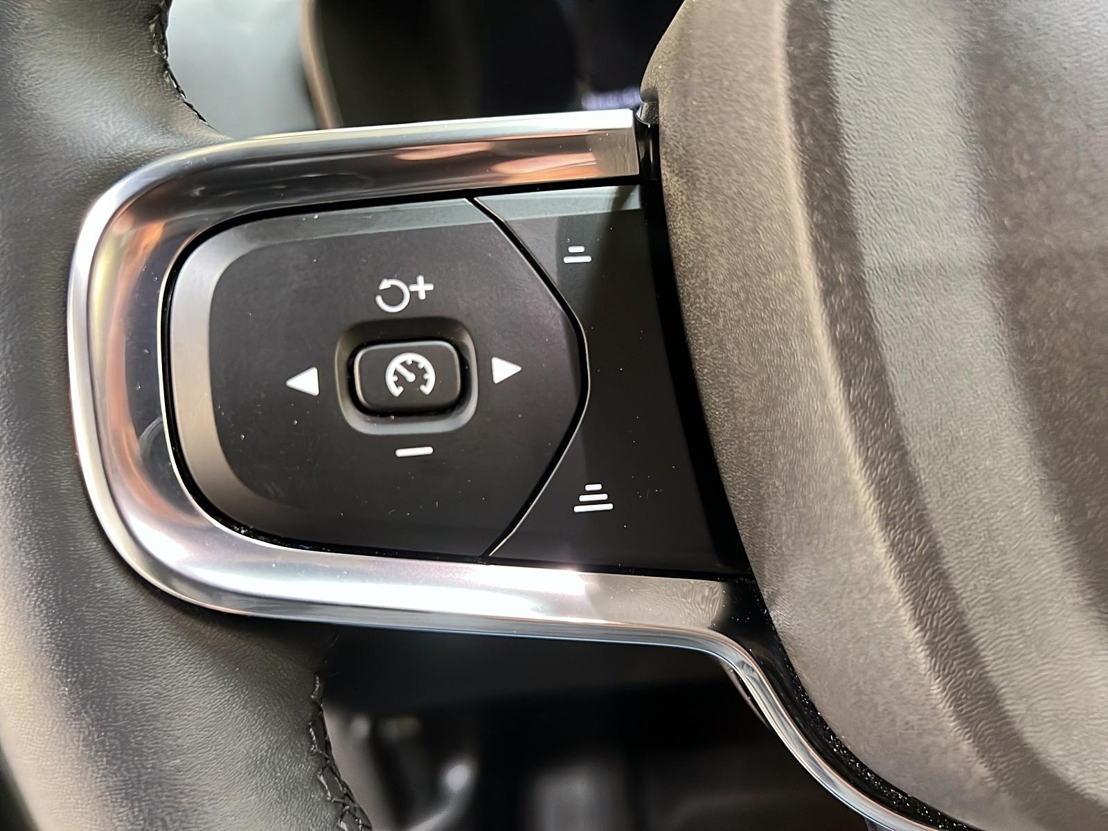 Volvo XC40 RECHARGE PLUS CUIR TOIT PANO NAV 4RM 2024 - image #21