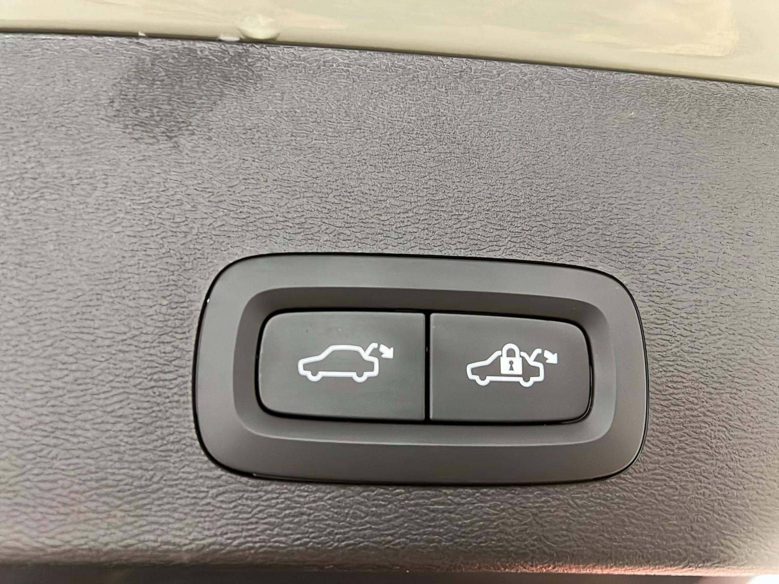 Volvo XC40 RECHARGE PLUS CUIR TOIT PANO NAV 4RM 2024 - image #14