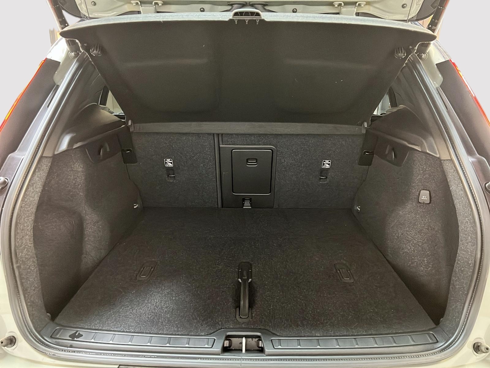 Volvo XC40 2024 - Image #13