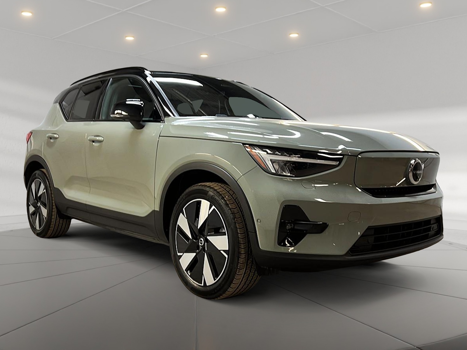 Volvo XC40 2024 - Image #3