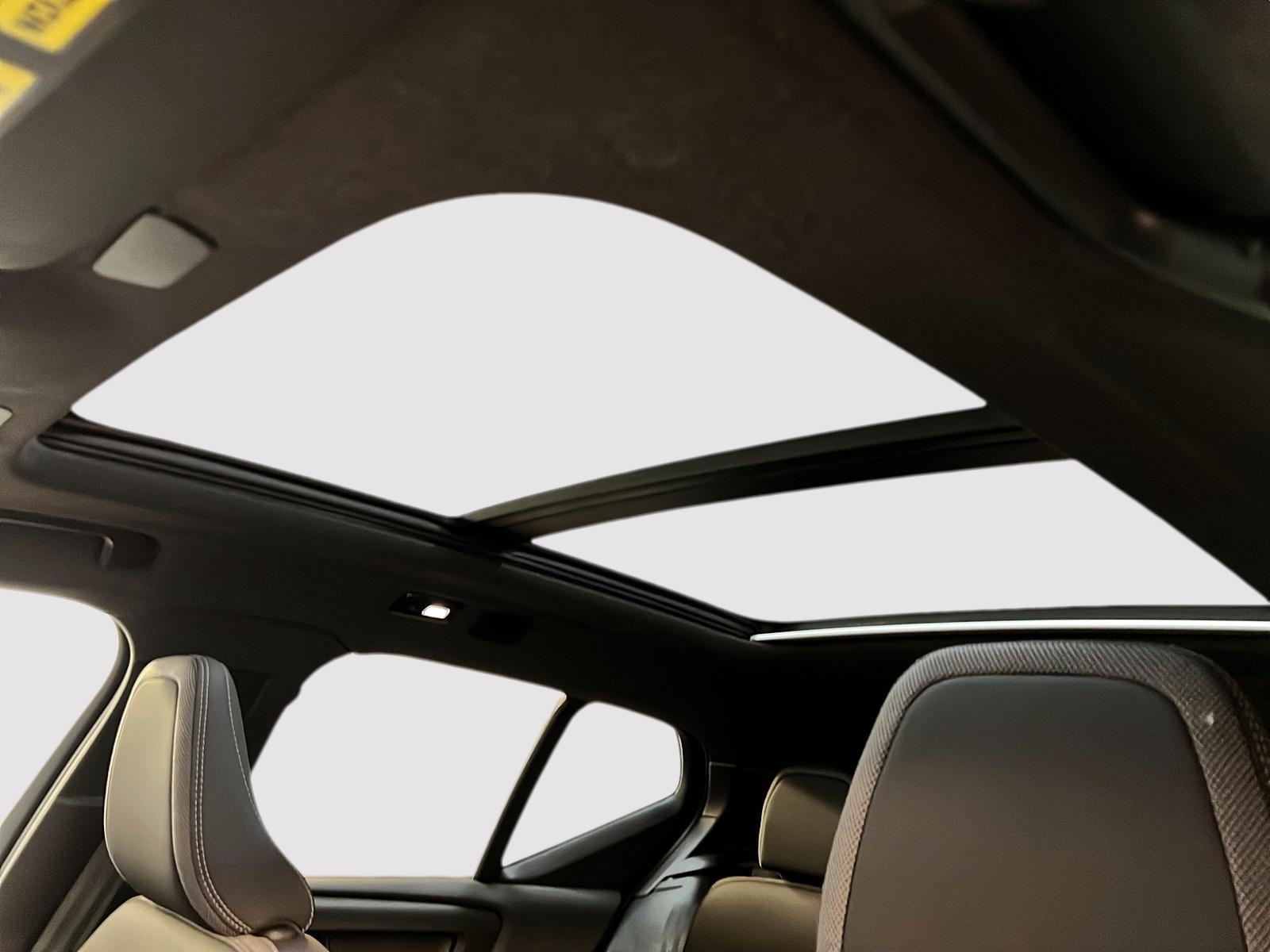 Volvo XC40 RECHARGE PLUS CUIR TOIT PANO NAV 4RM 2024 - image #10