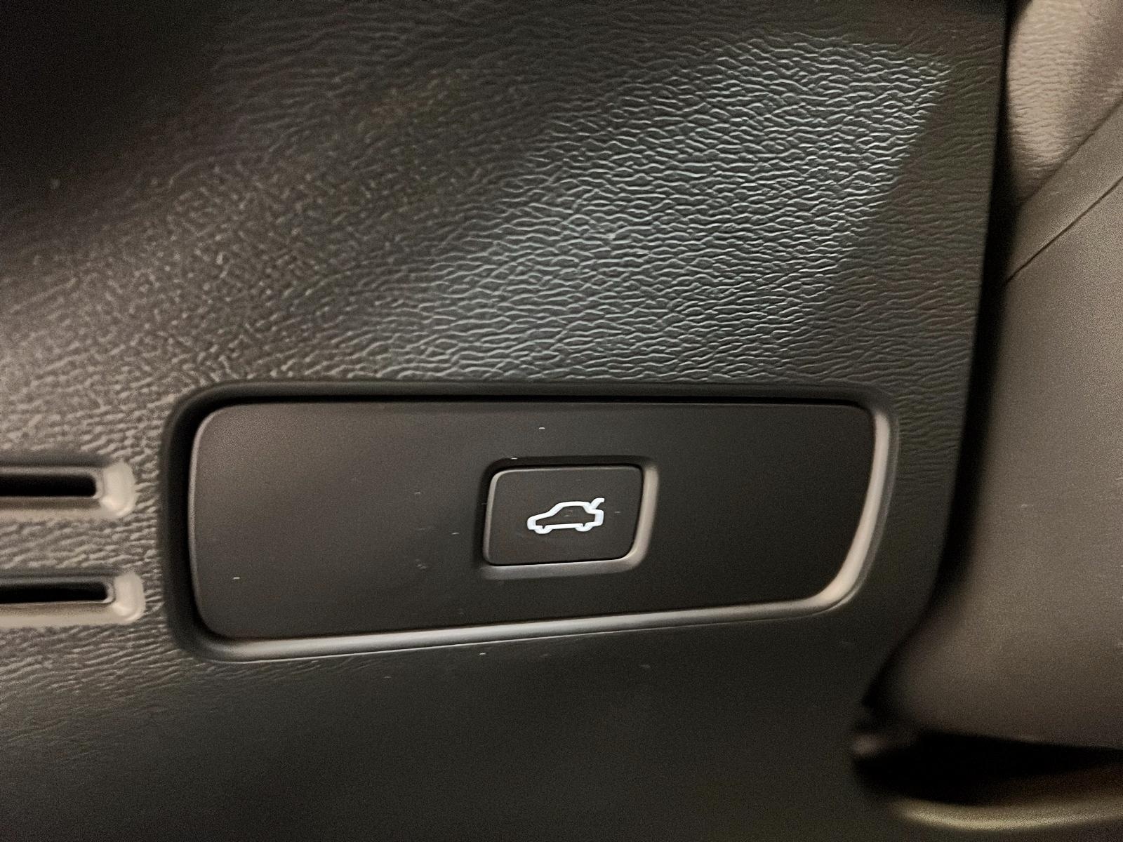 Volvo XC40 2024 - Image #22