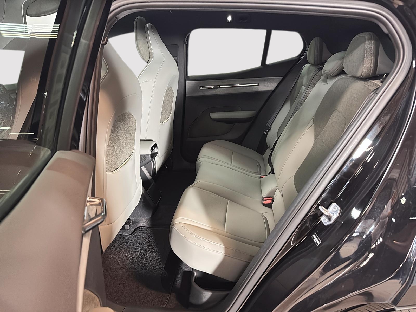 Volvo EX30 TWIN PLUS CUIR TOIT PANO NAV 4RM 2025 - image #9