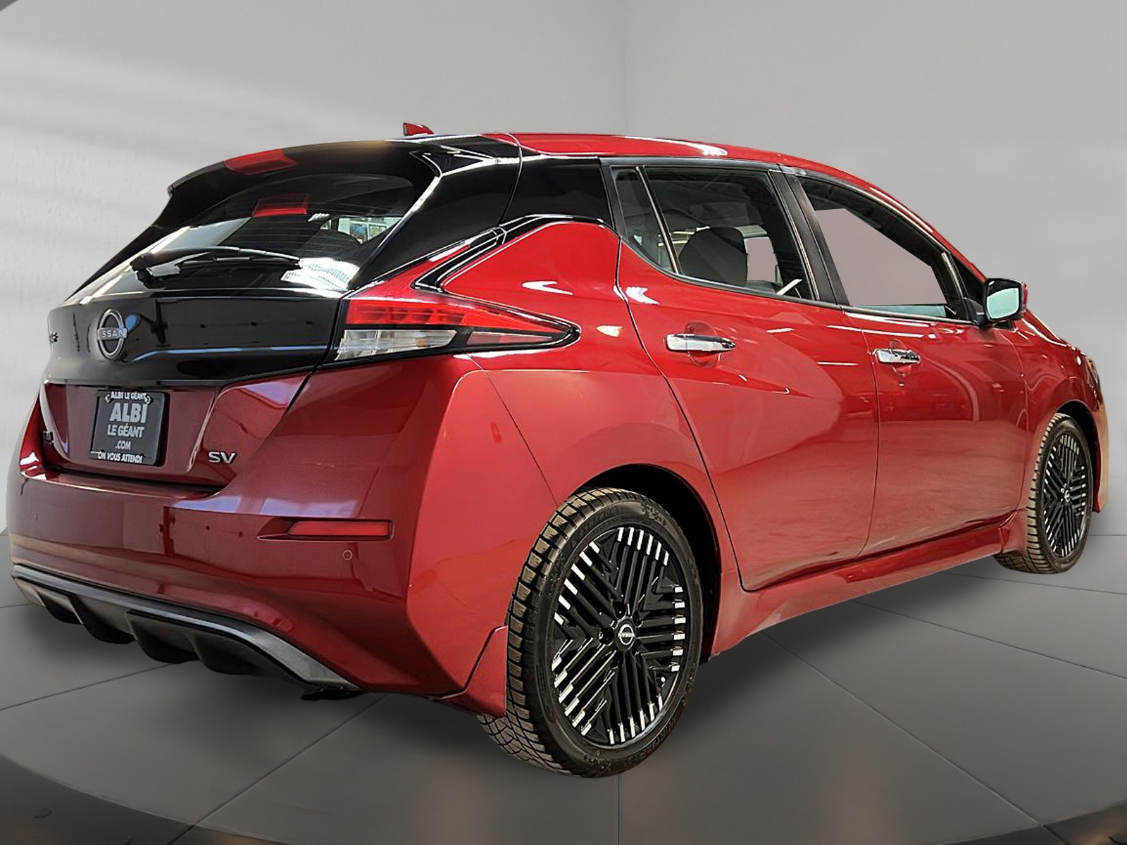 Nissan Leaf SV NAV 2023 — photo 4