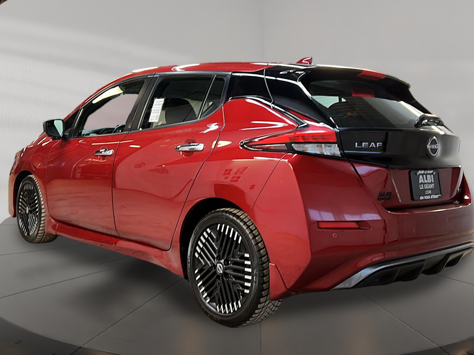 Nissan Leaf SV NAV 2023 — photo 6