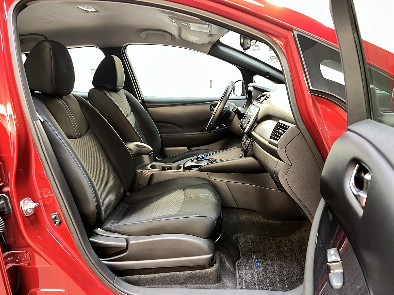 Nissan Leaf SV NAV 2023 — photo 8