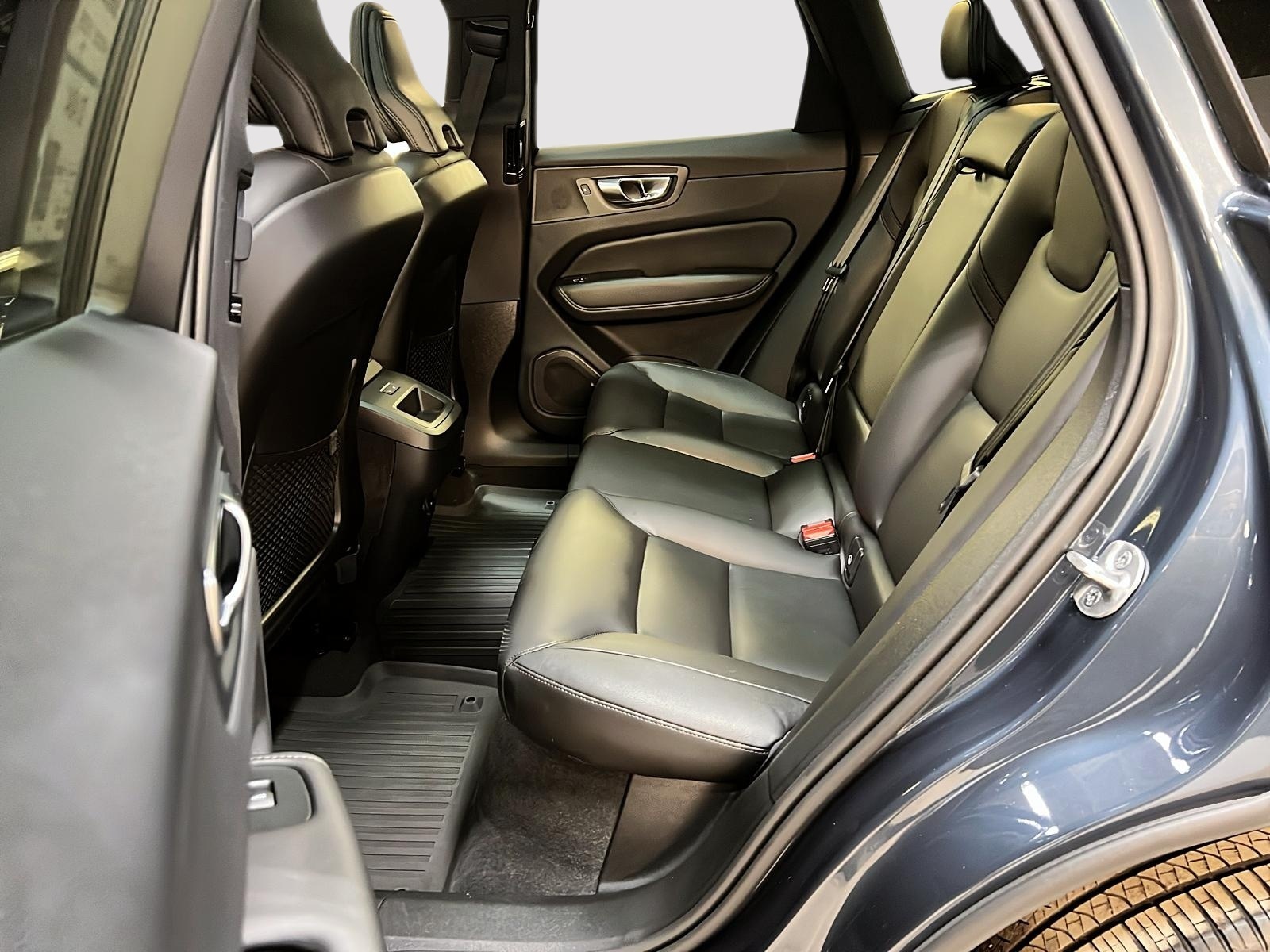 Volvo XC60 2025 - Image #9