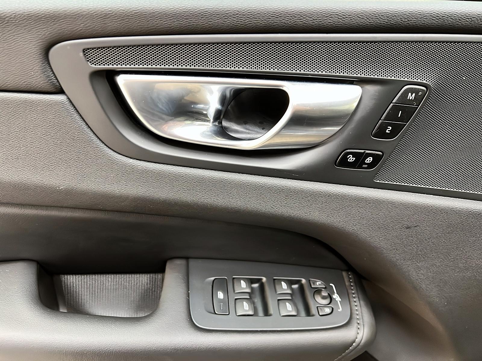 Volvo XC60 B5 CORE CUIR TOIT PANO NAV 4RM 2025 - image #25