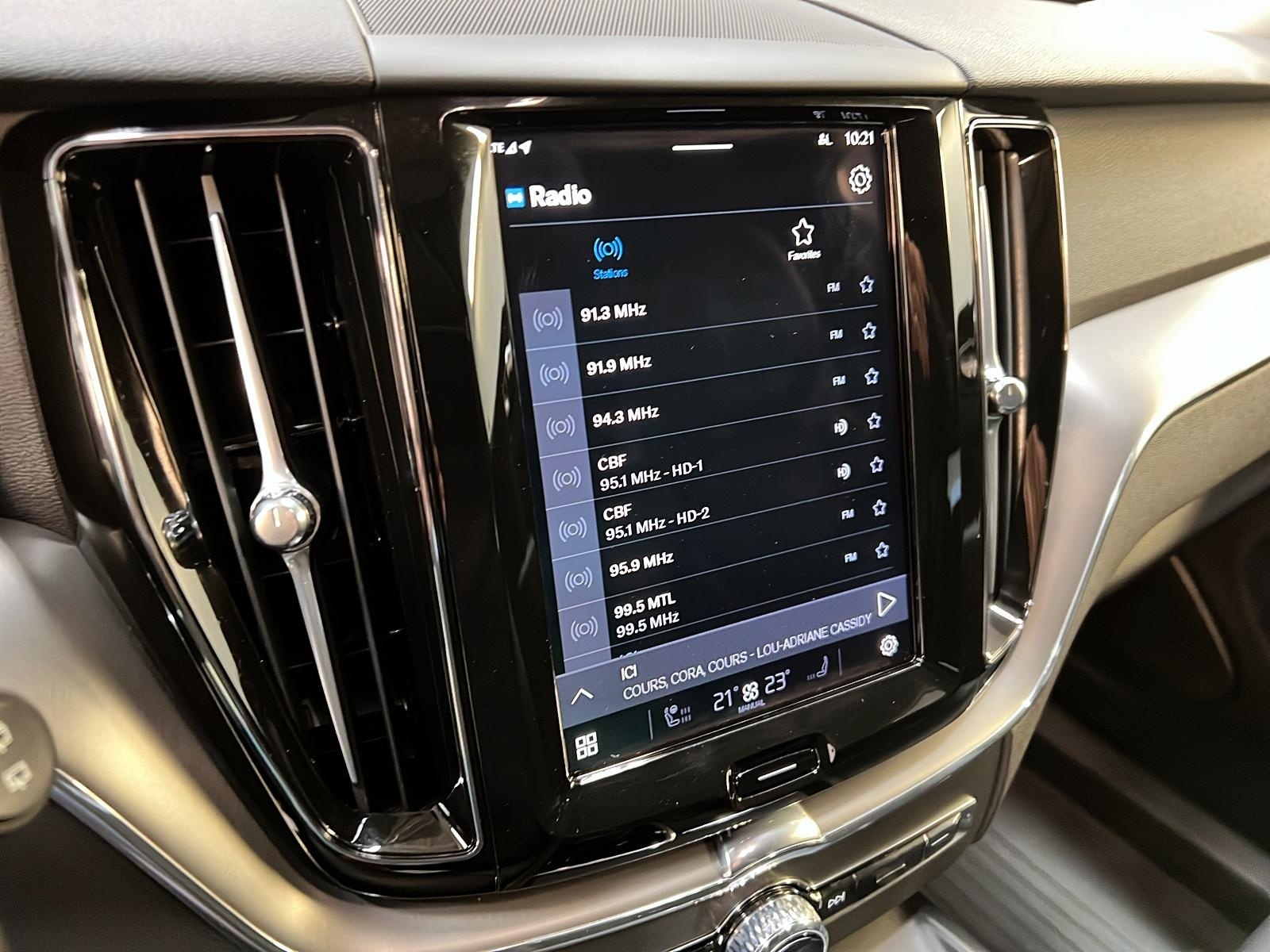 Volvo XC60 B5 CORE CUIR TOIT PANO NAV 4RM 2025 - image #18